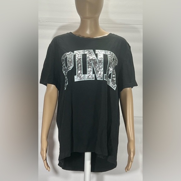 BLACK VICTORIA’S SECRET T-SHIRT WITH SEQUINED PINK TEXT ON A PINK BACKGROUND - Picture 1 of 3